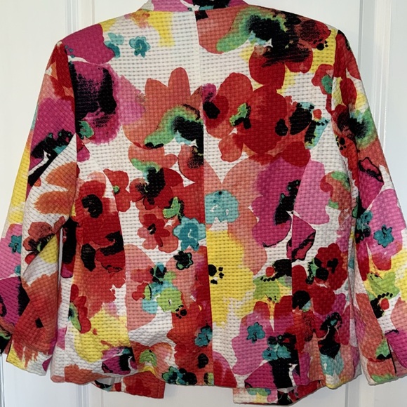 Erin London Red and Pink Floral Blazer with 3/4 Sleeves - Picture 6 of 7